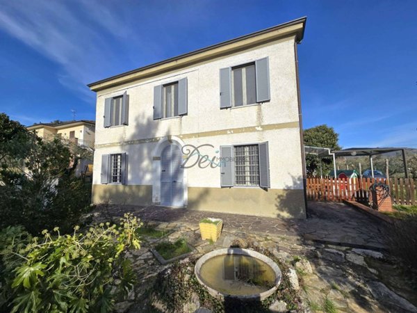 casa indipendente in vendita a Lucca in zona Centro Città