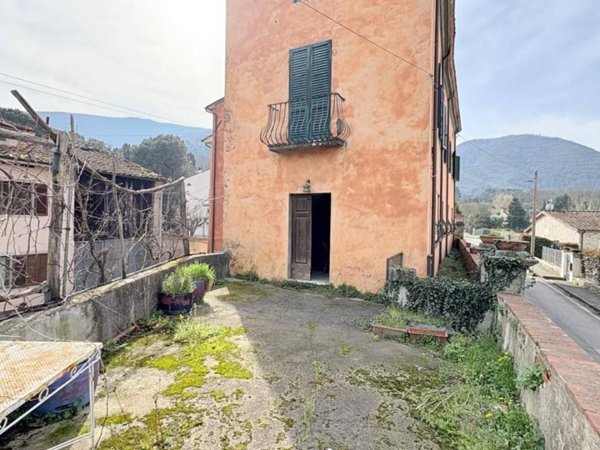 appartamento in vendita a Lucca in zona Cerasomma