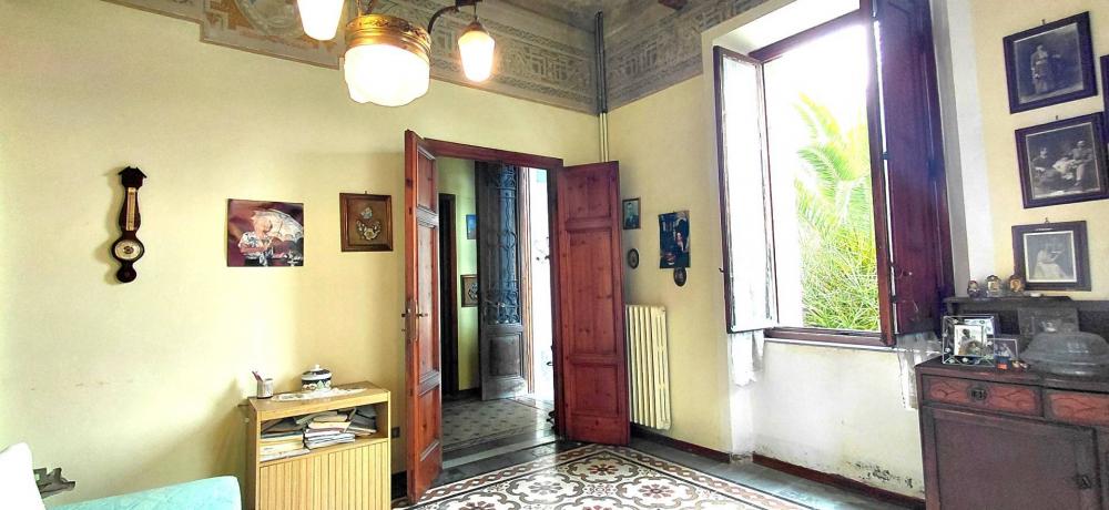 casa indipendente in vendita a Lucca in zona Centro Città