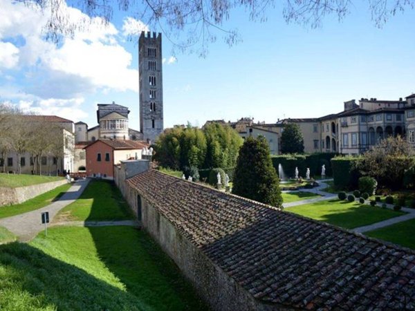 negozio in vendita a Lucca in zona Centro Città