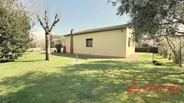 casa indipendente in vendita a Lucca in zona zona Mugnano