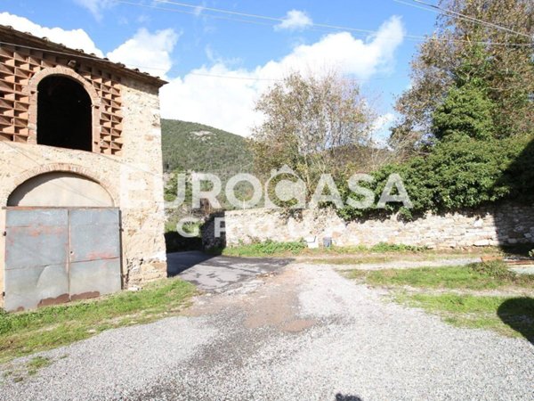 casale in vendita a Lucca in zona San Lorenzo a Vaccoli