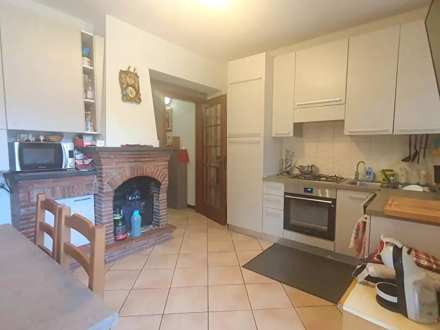 casa indipendente in vendita a Lucca in zona Montuolo