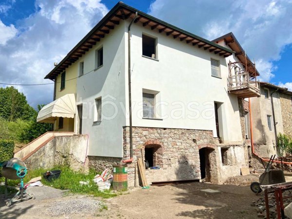 casa indipendente in vendita a Lucca in zona Maggiano