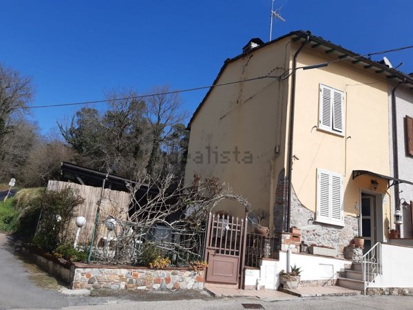 casa indipendente in vendita a Lucca in zona Torre