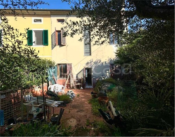 casa indipendente in vendita a Lucca in zona Picciorana