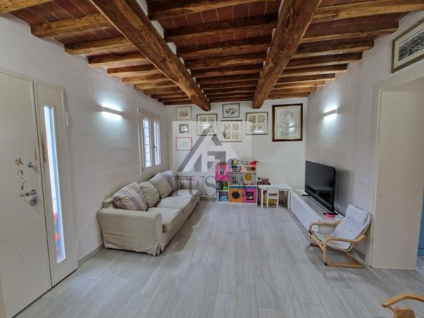 casa indipendente in vendita a Lucca in zona Centro Città