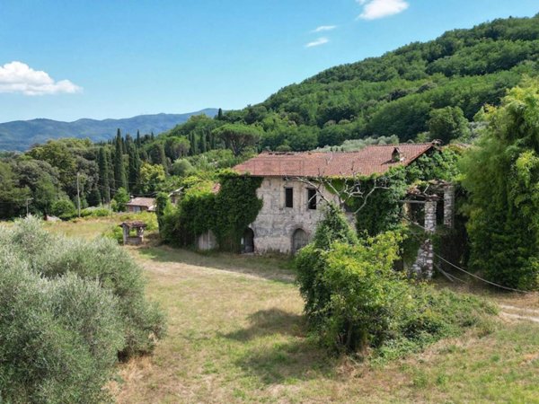 casa indipendente in vendita a Lucca in zona Centro Città