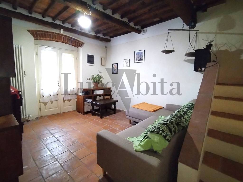 casa indipendente in vendita a Lucca in zona Fagnano