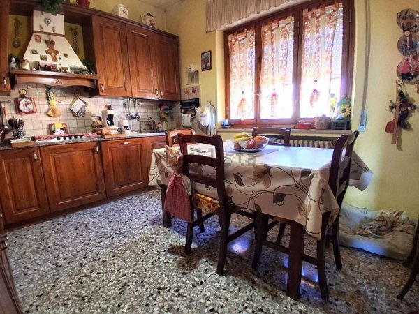 casa indipendente in vendita a Lucca in zona Picciorana