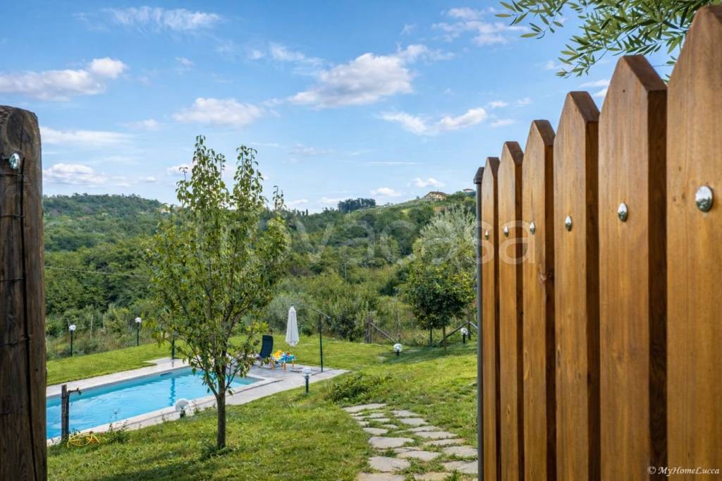 casa indipendente in vendita a Lucca in zona Mammoli