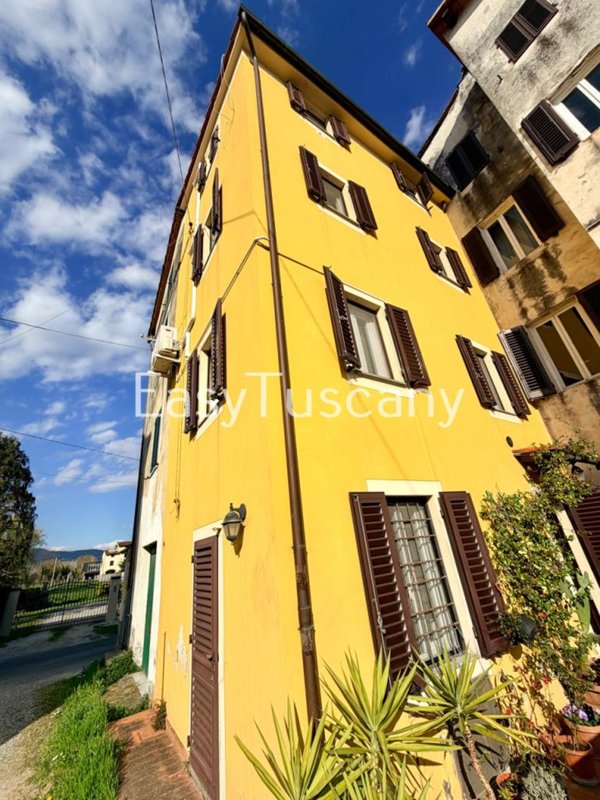 casa indipendente in vendita a Lucca in zona Centro Città