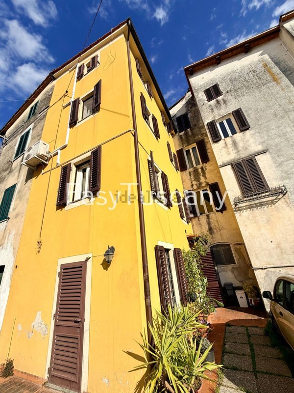 casa indipendente in vendita a Lucca in zona Centro Città