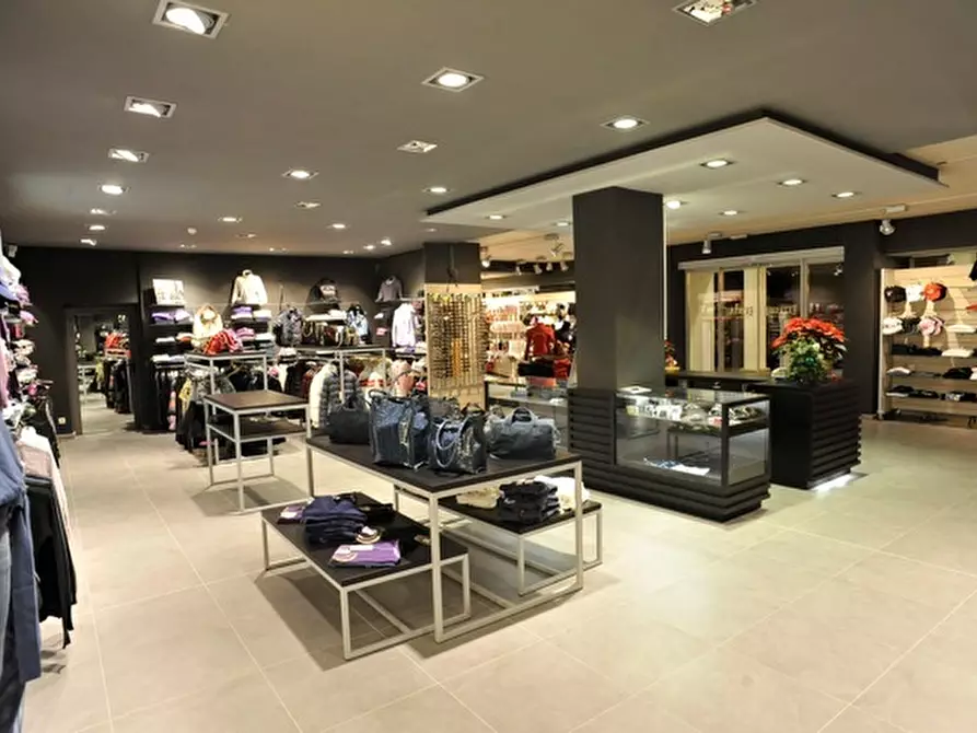 ufficio in vendita a Lucca in zona Centro Città