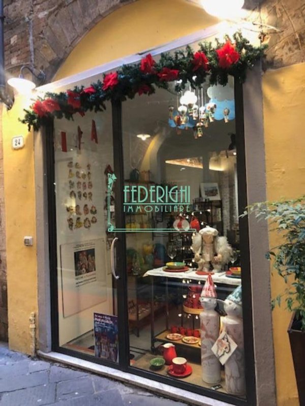 negozio in vendita a Lucca in zona Centro Città
