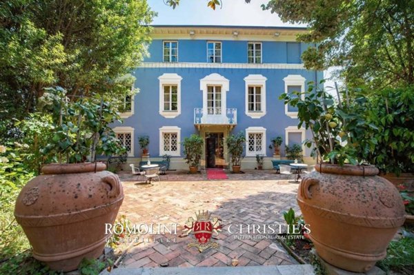 villa in vendita a Lucca in zona zona Sorbano