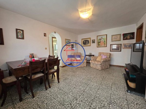 casa indipendente in vendita a Lucca in zona Picciorana