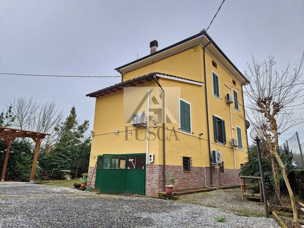 casa indipendente in vendita a Lucca in zona Maggiano