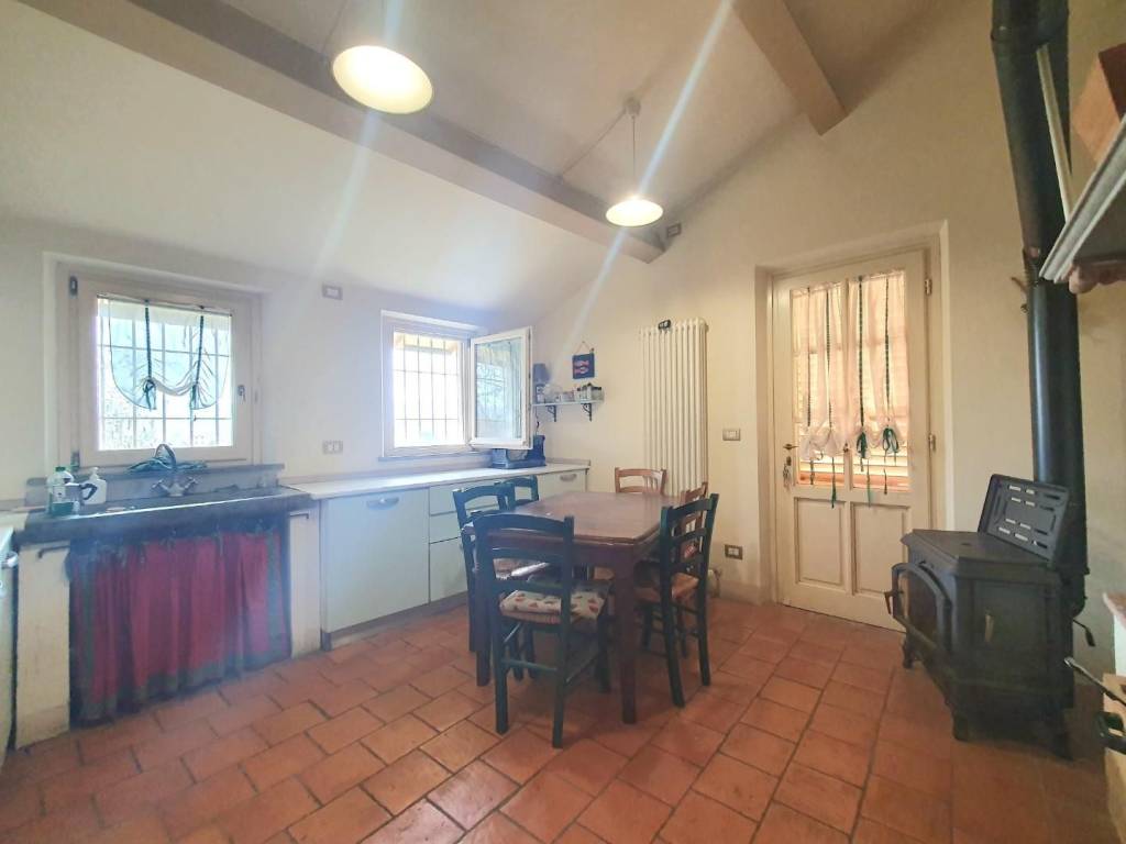 casa indipendente in vendita a Lucca in zona Meati