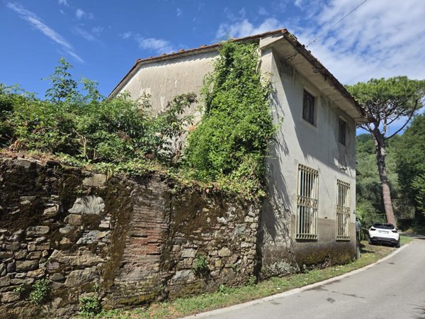 casa indipendente in vendita a Lucca