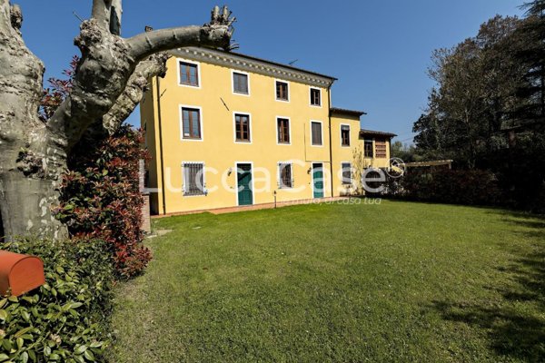 casa indipendente in vendita a Lucca in zona Arliano