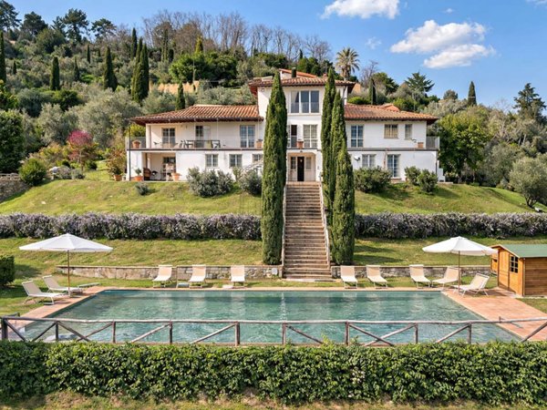 casa indipendente in vendita a Lucca in zona Centro Città