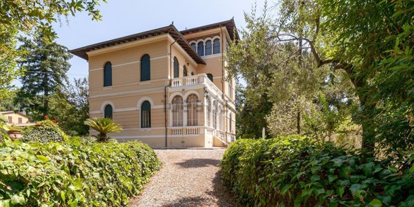 casa indipendente in vendita a Lucca in zona Maggiano