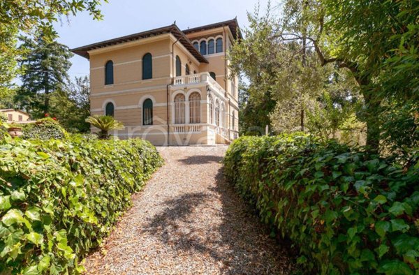 casa indipendente in vendita a Lucca in zona Centro Città