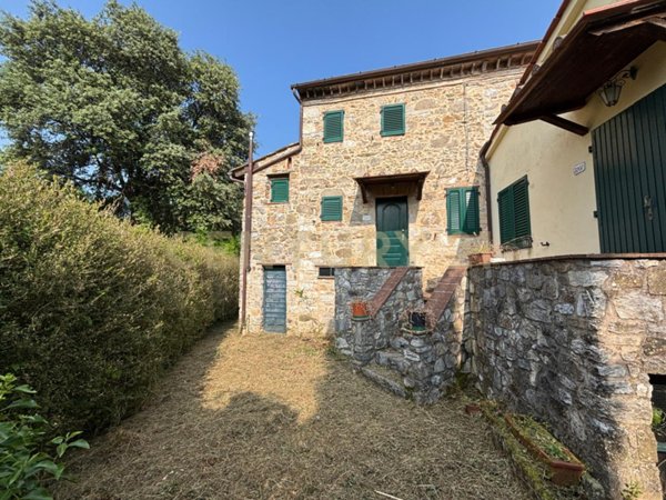casa indipendente in vendita a Lucca in zona Deccio di Brancoli