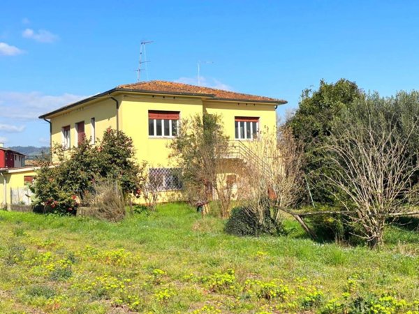 casa indipendente in vendita a Lucca in zona Ponte San Pietro