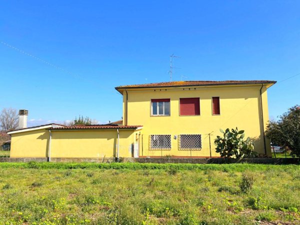 casa indipendente in vendita a Lucca in zona Ponte San Pietro