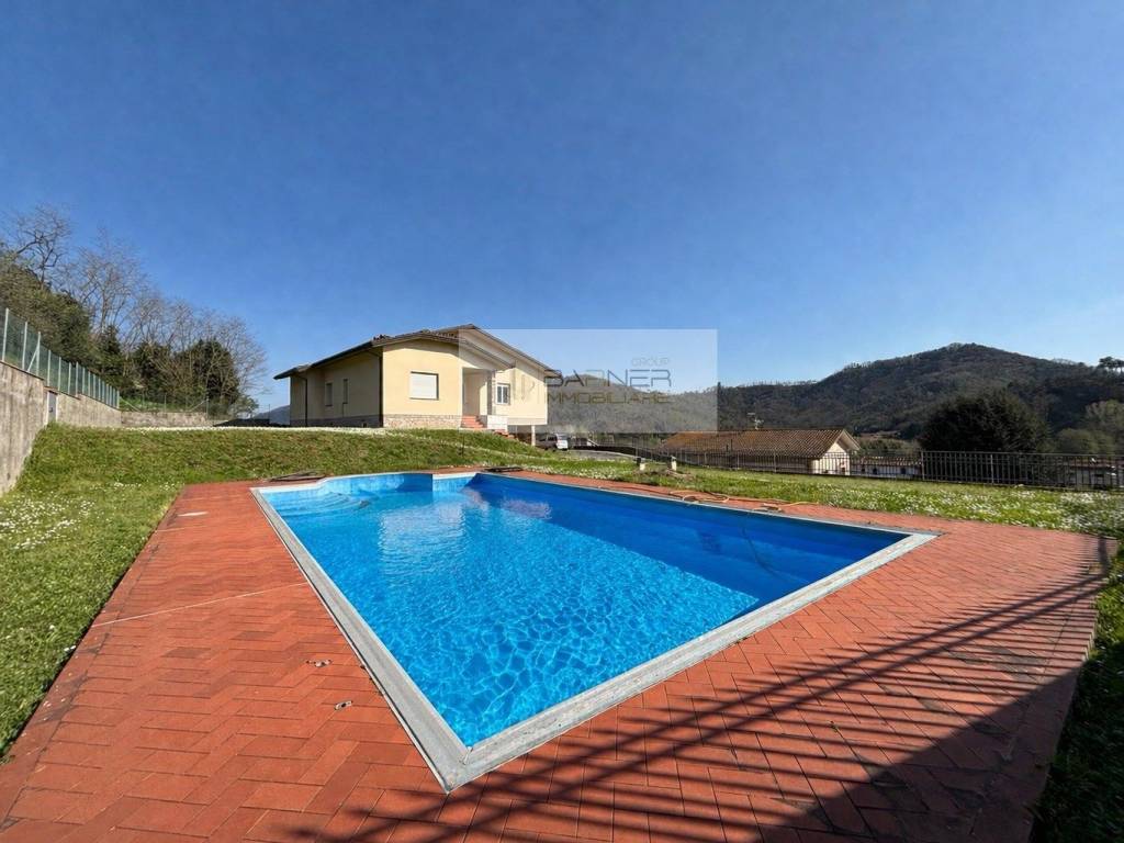 casa indipendente in vendita a Lucca in zona Balbano