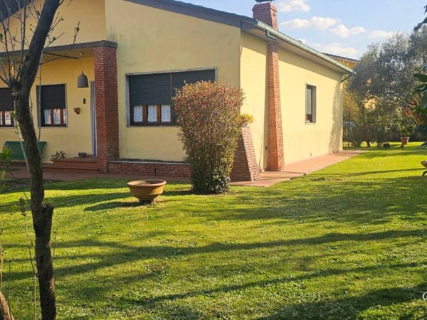 casa indipendente in vendita a Lucca in zona Zona San Concordio