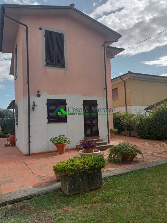 casa indipendente in vendita a Lucca in zona Centro Città