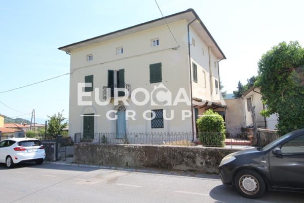casa indipendente in vendita a Lucca in zona Santa Maria del Giudice