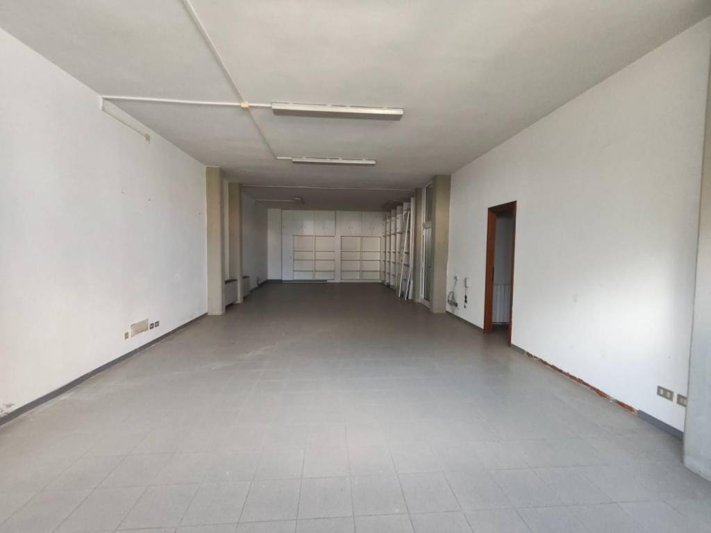 negozio in vendita a Lucca in zona zona San Marco