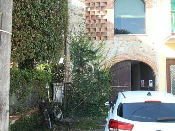 casa indipendente in vendita a Lucca in zona Nave