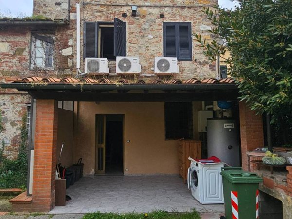 casa indipendente in vendita a Lucca in zona Picciorana