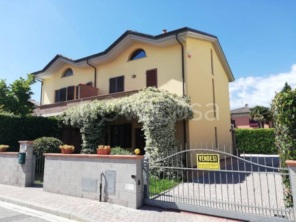casa indipendente in vendita a Lucca in zona San Pietro a Vico
