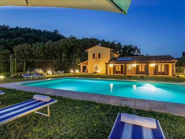 casa indipendente in vendita a Lucca in zona Cerasomma