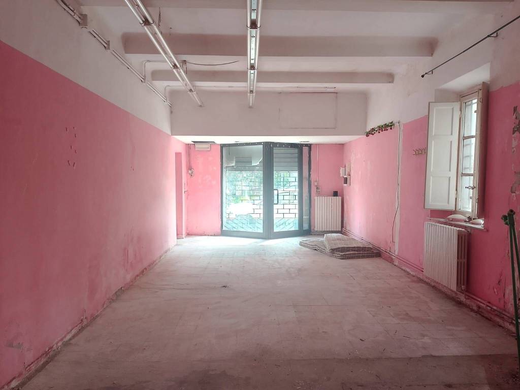 negozio in vendita a Lucca in zona Sant'Anna