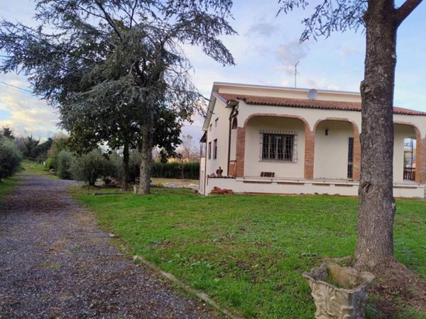 casa indipendente in vendita a Lucca in zona zona Sorbano