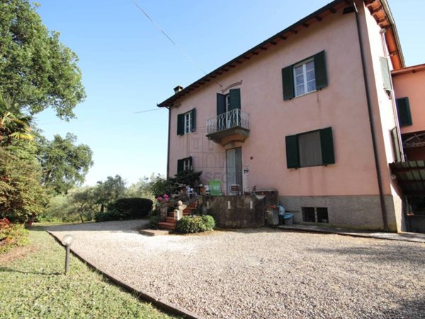 casa indipendente in vendita a Lucca in zona Centro Città