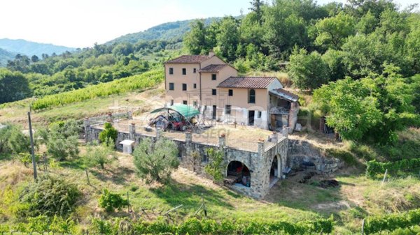 casa indipendente in vendita a Lucca in zona Centro Città