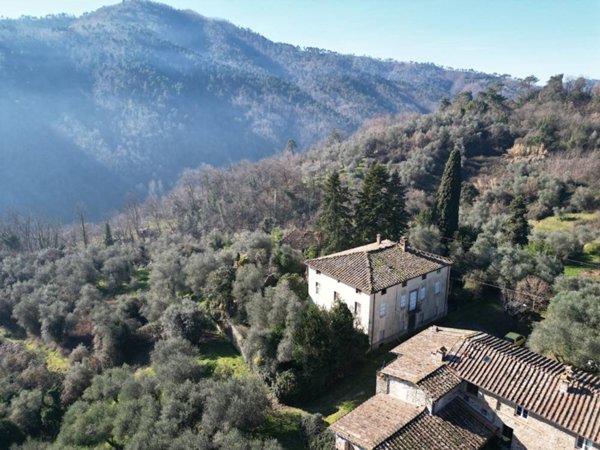 casa indipendente in vendita a Lucca