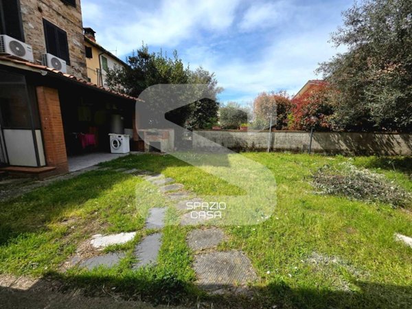 casa indipendente in vendita a Lucca in zona Picciorana