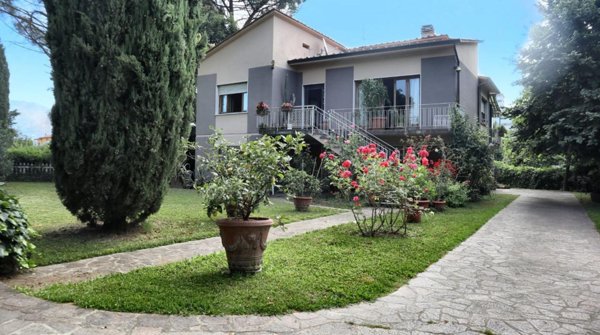 casa indipendente in vendita a Lucca in zona San Pietro a Vico