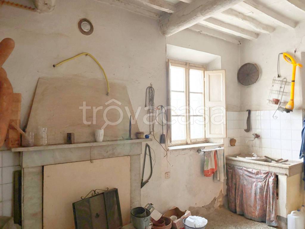 casa indipendente in vendita a Lucca in zona Cerasomma