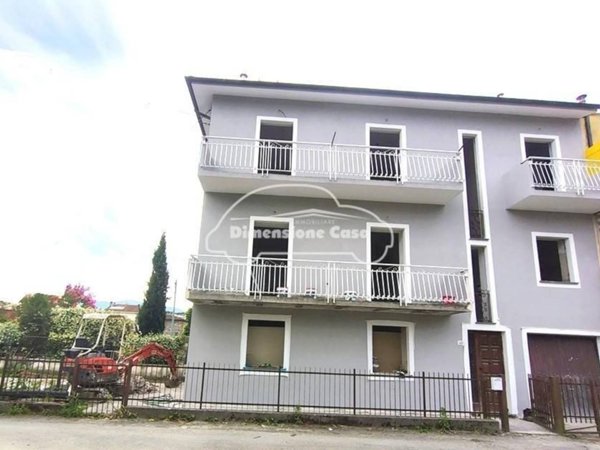 casa indipendente in vendita a Lucca in zona Pontetetto