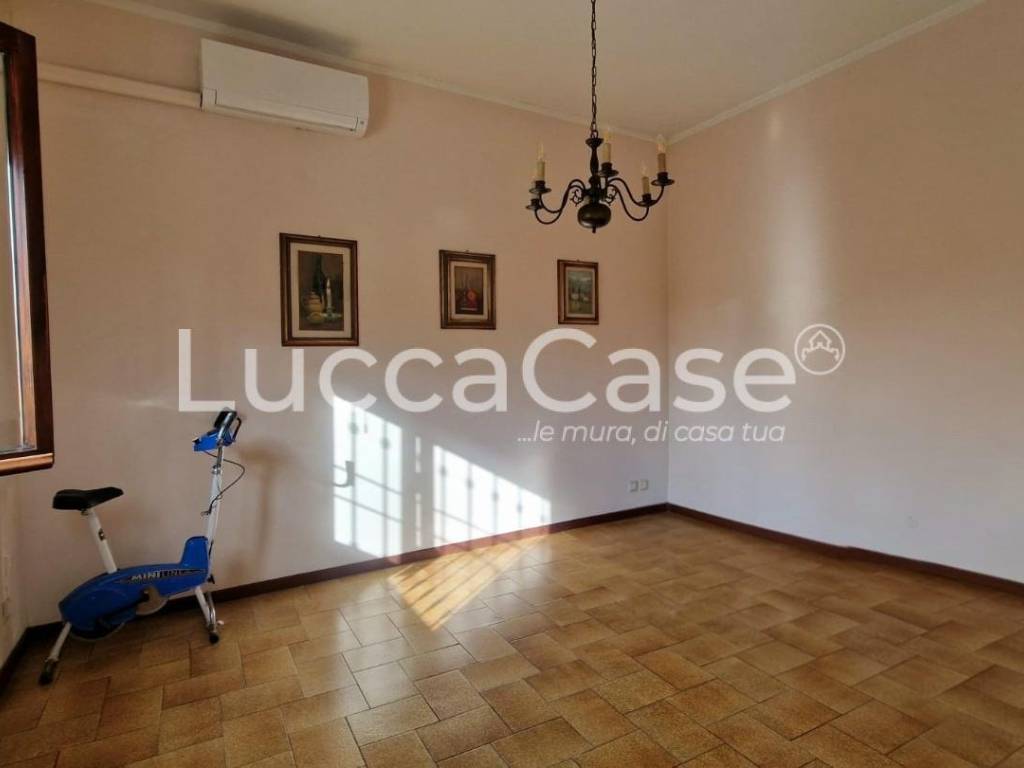 casa indipendente in vendita a Lucca in zona San Pietro a Vico